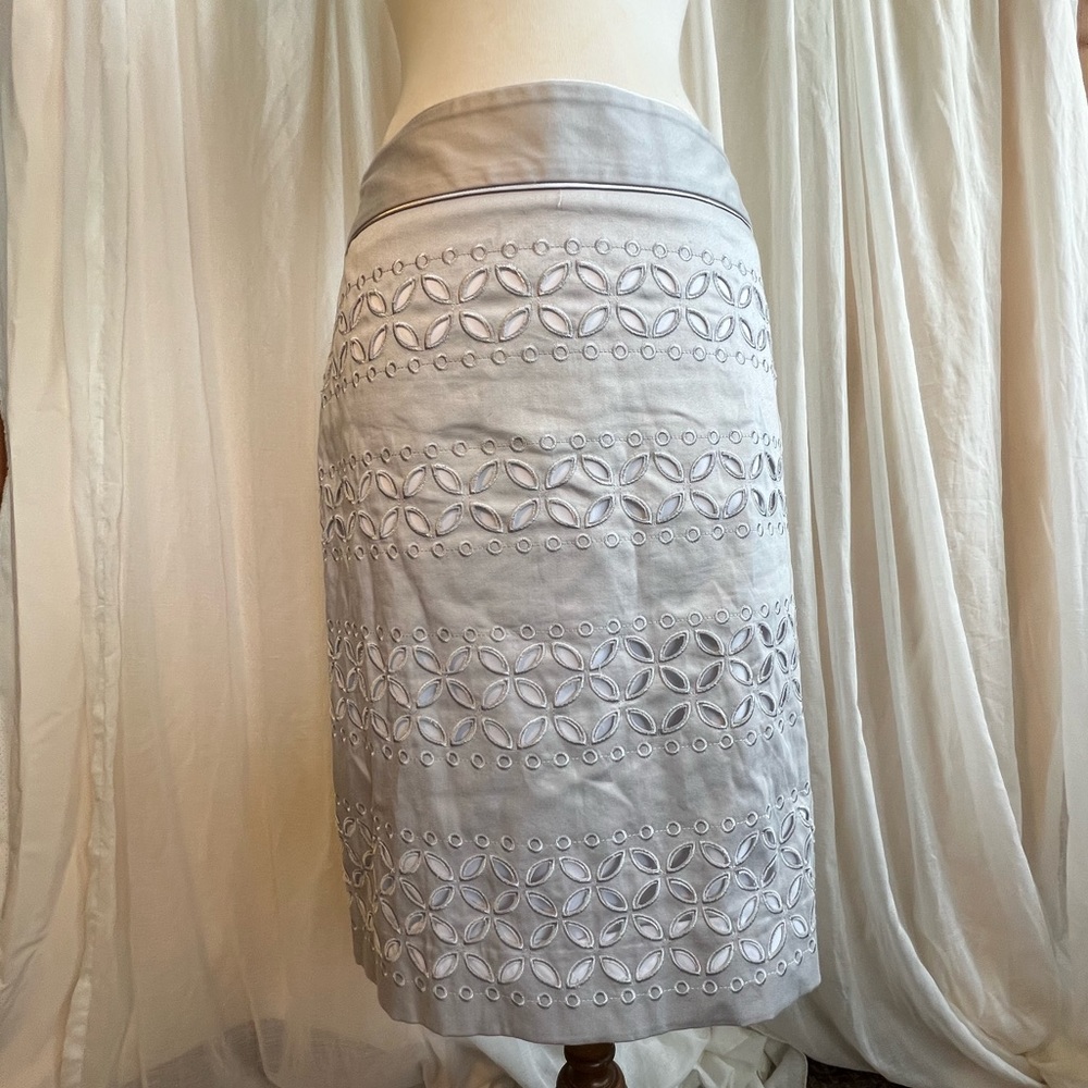 White House Black Market 🤍🖤  Eyelet / Embroidered Skirt
